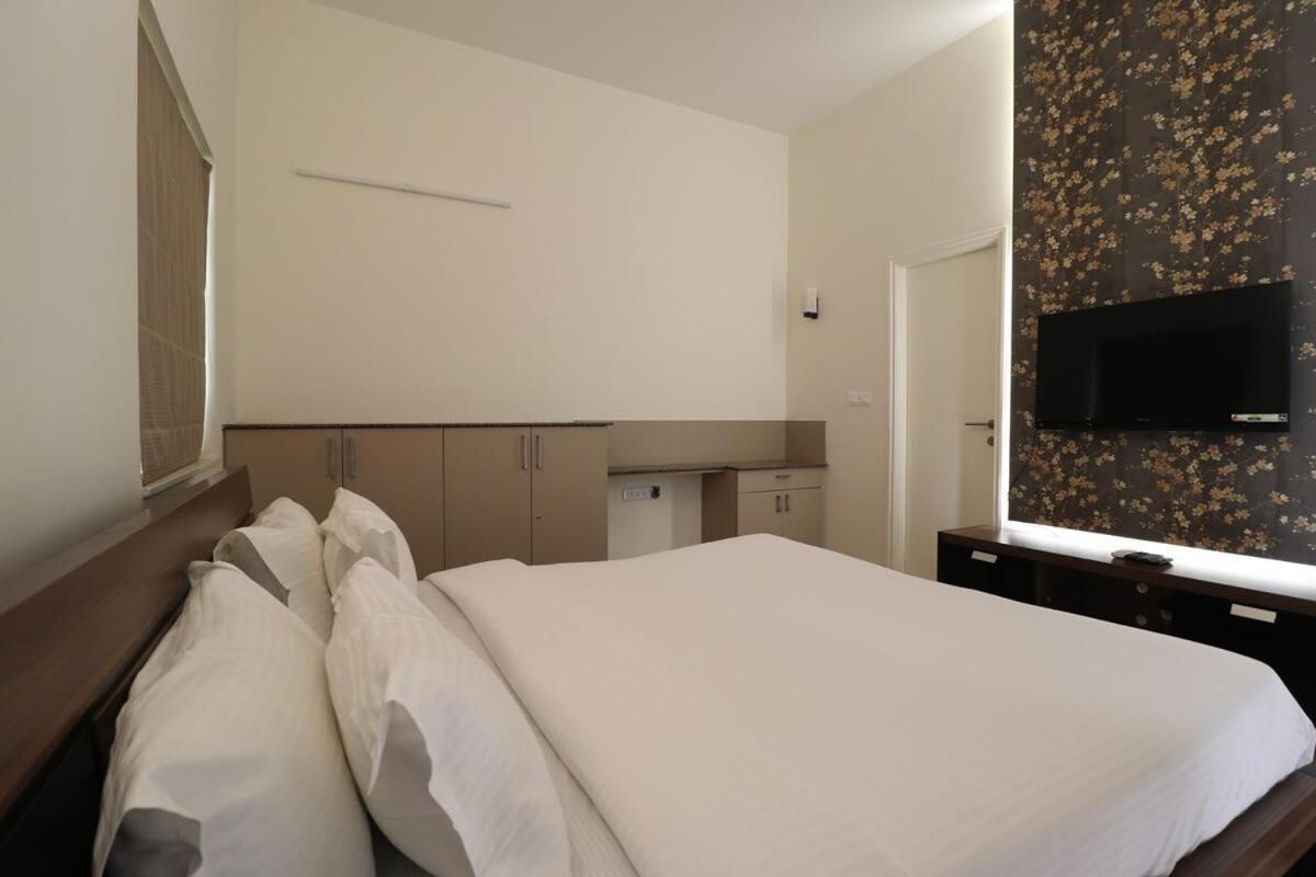 העיר בנגלור Welcome To Serenity-Luxury Villa At Prestige Augusta Golf Village מראה חיצוני תמונה