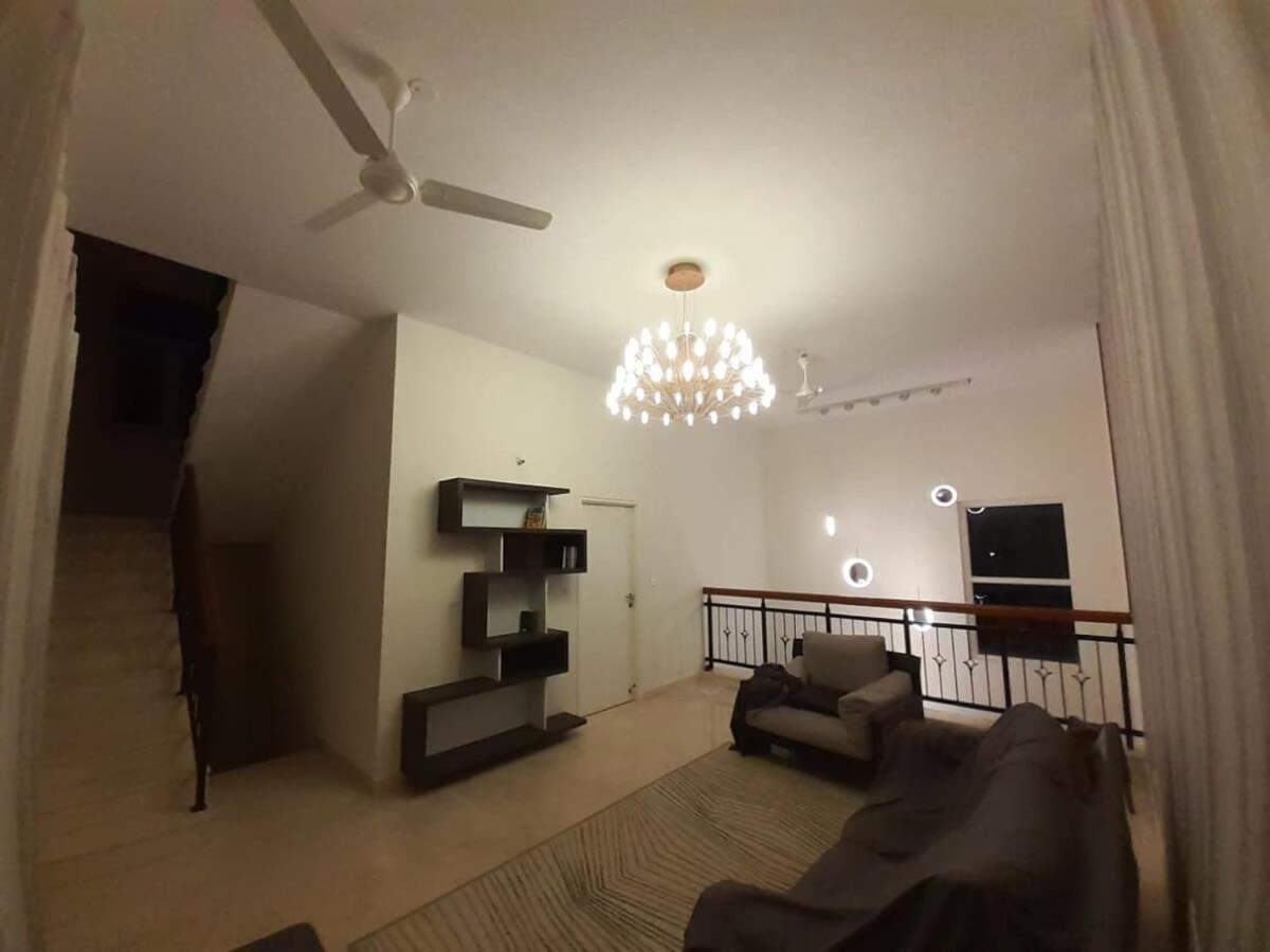 העיר בנגלור Welcome To Serenity-Luxury Villa At Prestige Augusta Golf Village מראה חיצוני תמונה