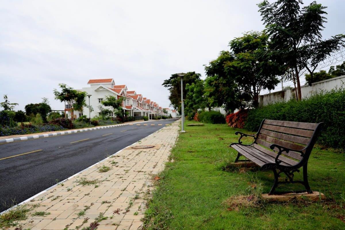 העיר בנגלור Welcome To Serenity-Luxury Villa At Prestige Augusta Golf Village מראה חיצוני תמונה